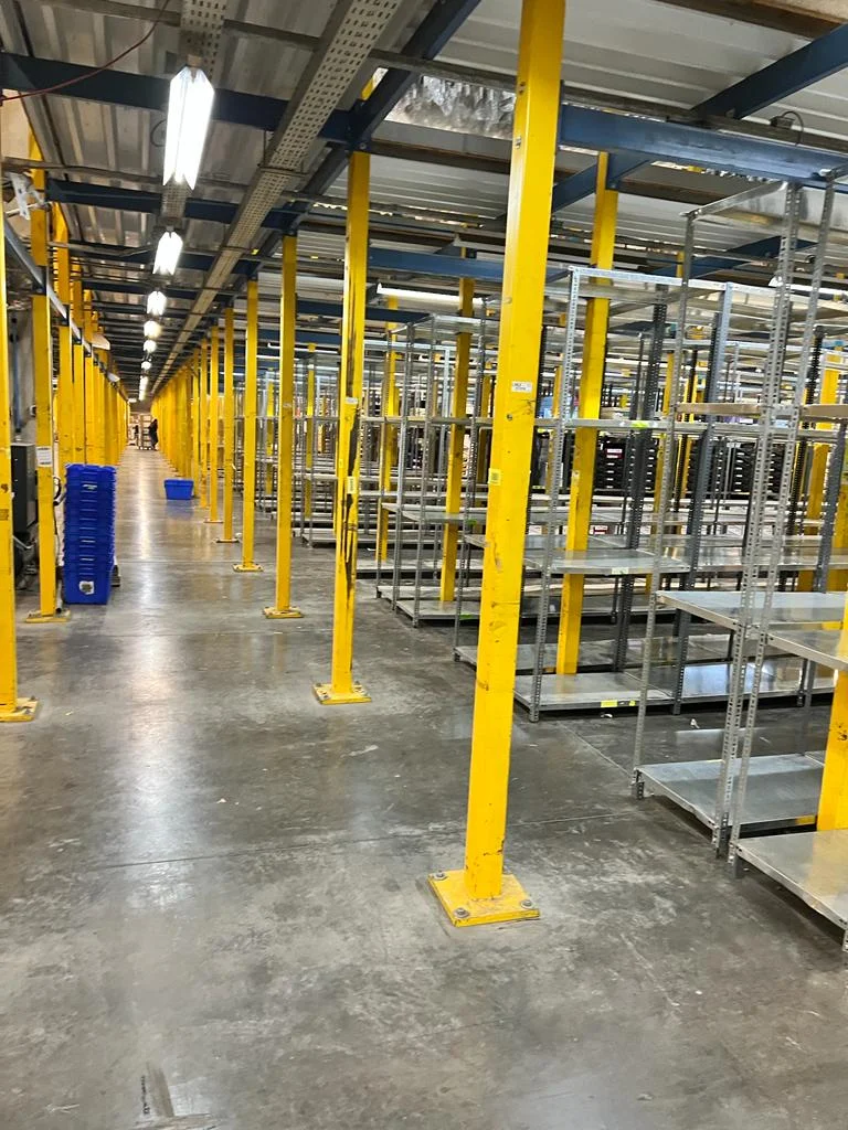 Montaje de Estanterías Ranuradas